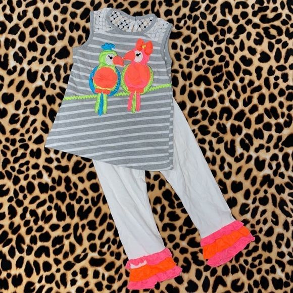 •COUNTING DASIES• Bouqitue style little girls neon parrots outfit in size 4 EUC - Picture 10 of 10